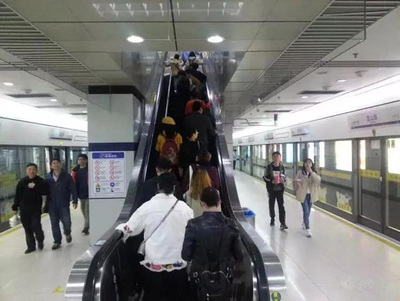 重要!上海地铁扶梯“左行右立”被叫停!今天,你站左边了吗?